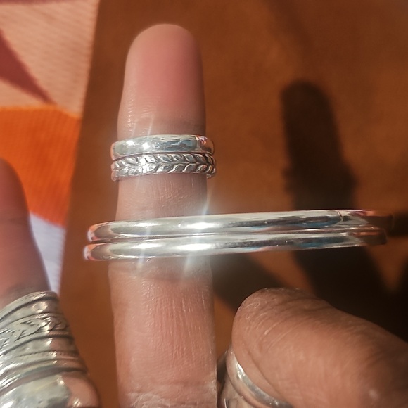 Elegant Sterling Silver Two Bangles Bracelets And Two Rings Set Of Four Pieces - Picture 2 of 8